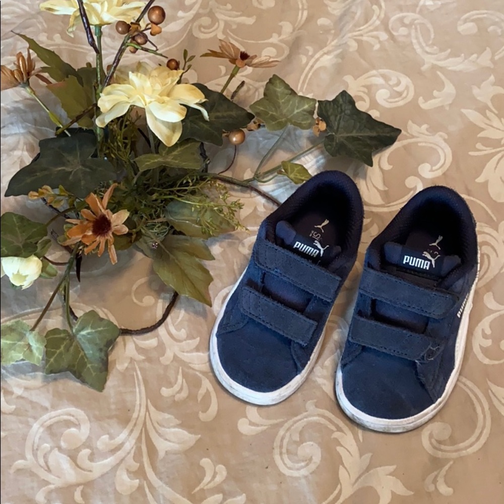 Navy Pumas Size Boy 7C